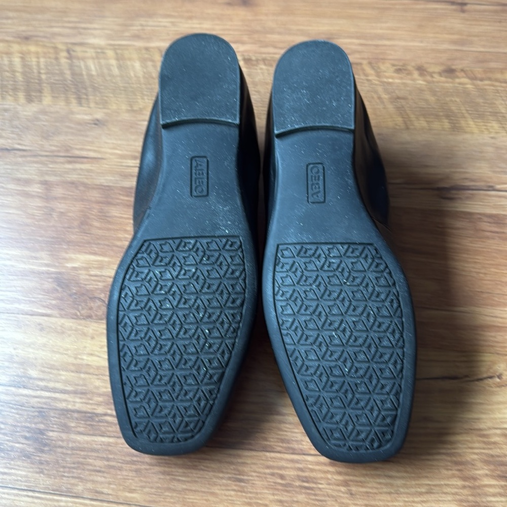 Abeo Cadence Bow flats - LIKE NEW - Picture 6 of 6